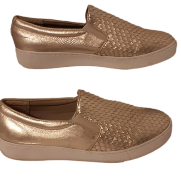 "GOLD" is "IN Style" & VIONIC SHOES have "it"! - Picture 2 of 6